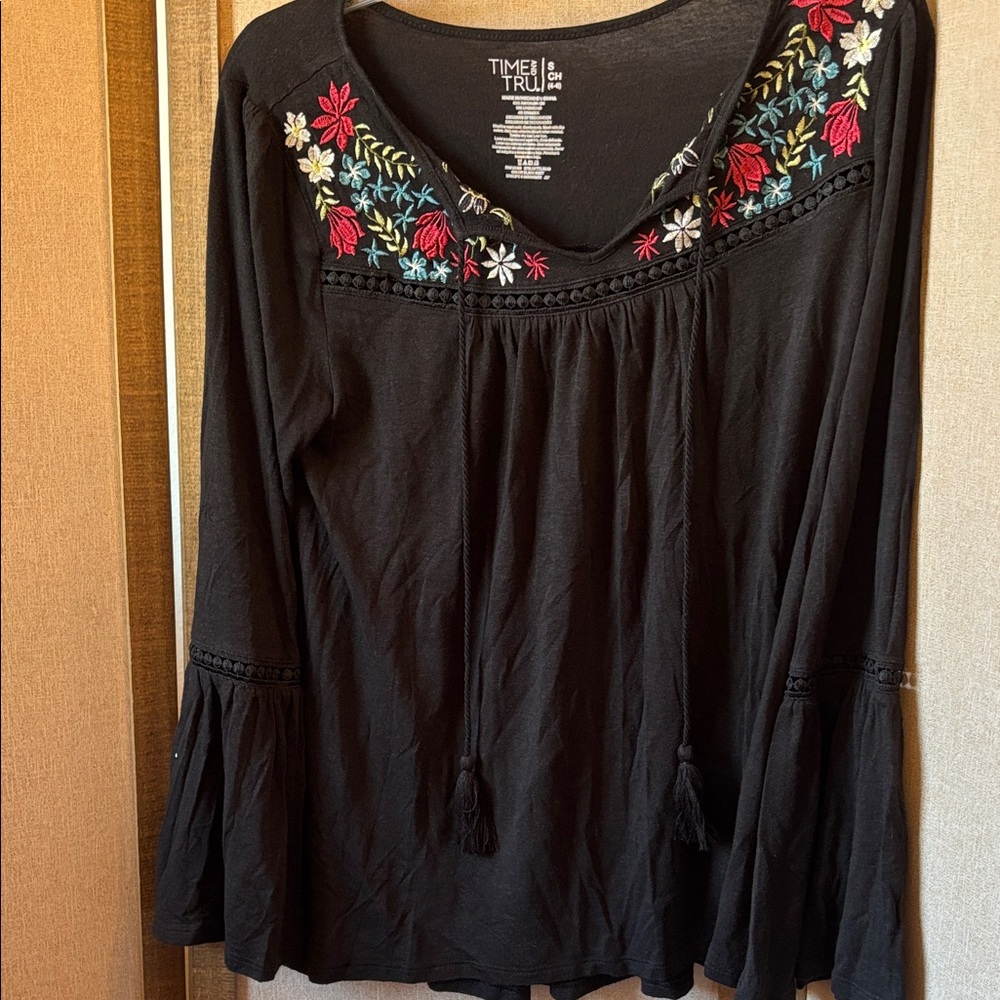 Time and Tru Black Floral Embroidered Blouse small